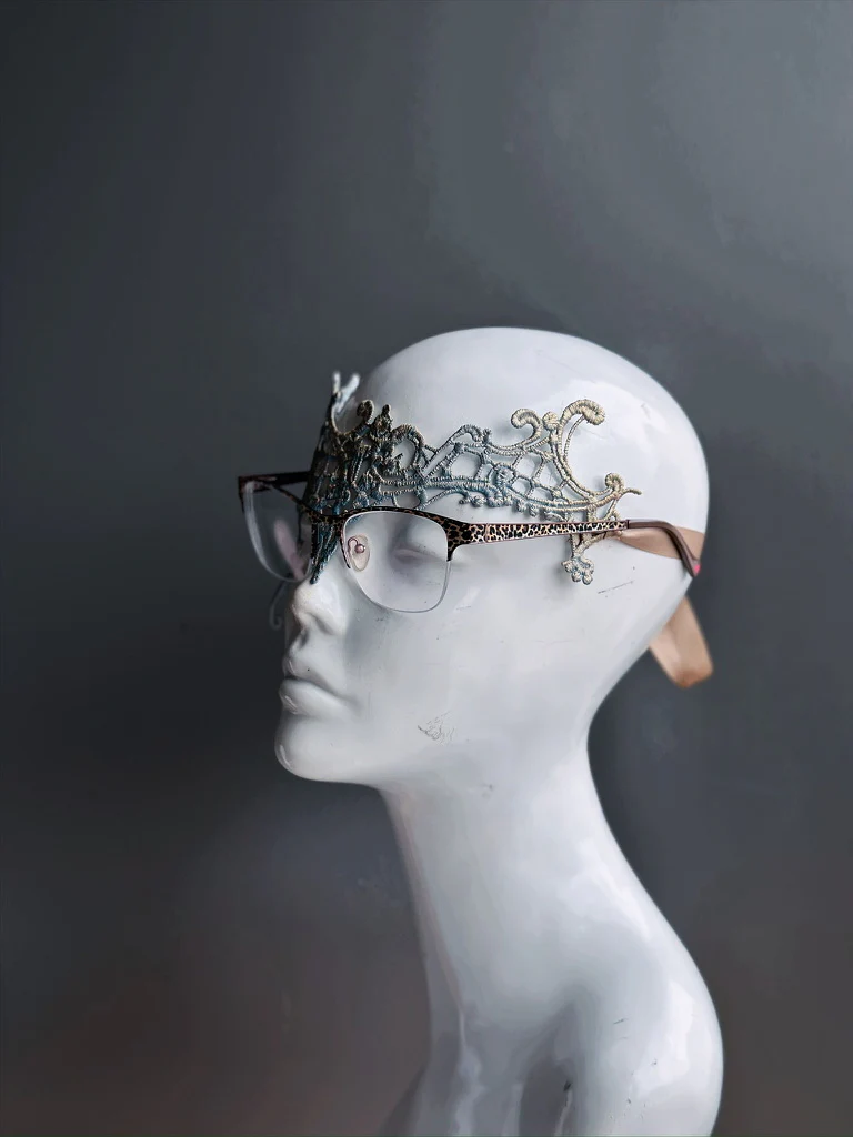 Gilded Eyeglass Noir - Pale Blue Gold - Image 5