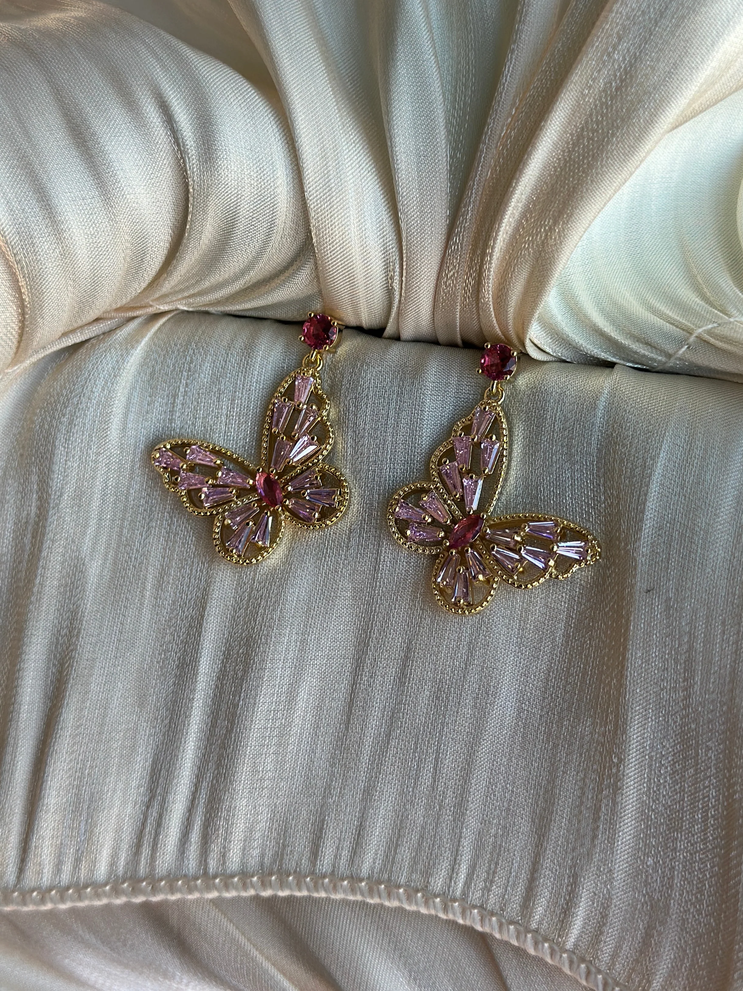 Blushing Flutter - Earrings (Gold/Pink)
