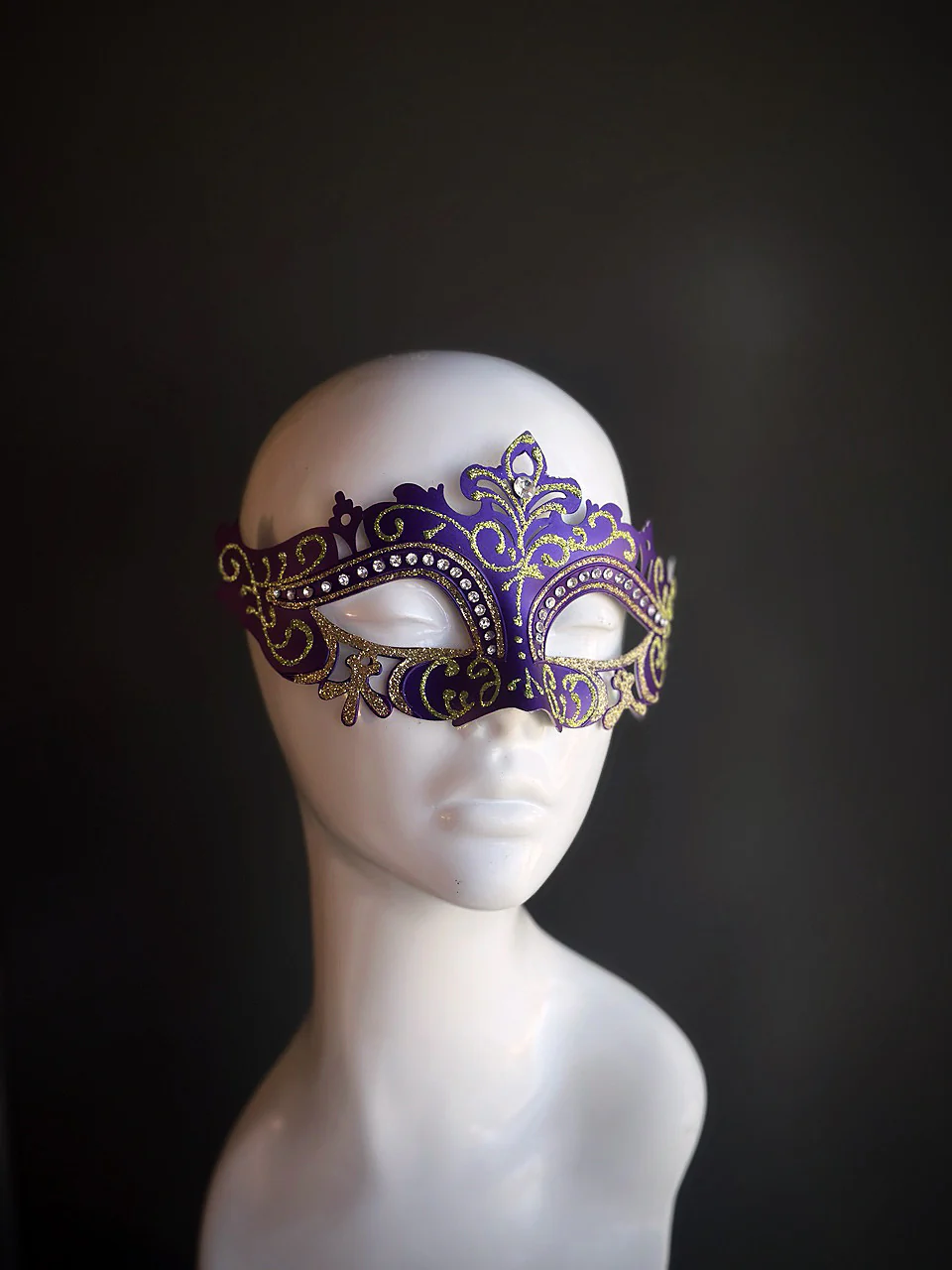 Mardi Gras Royal Elegance Mask - Image 2