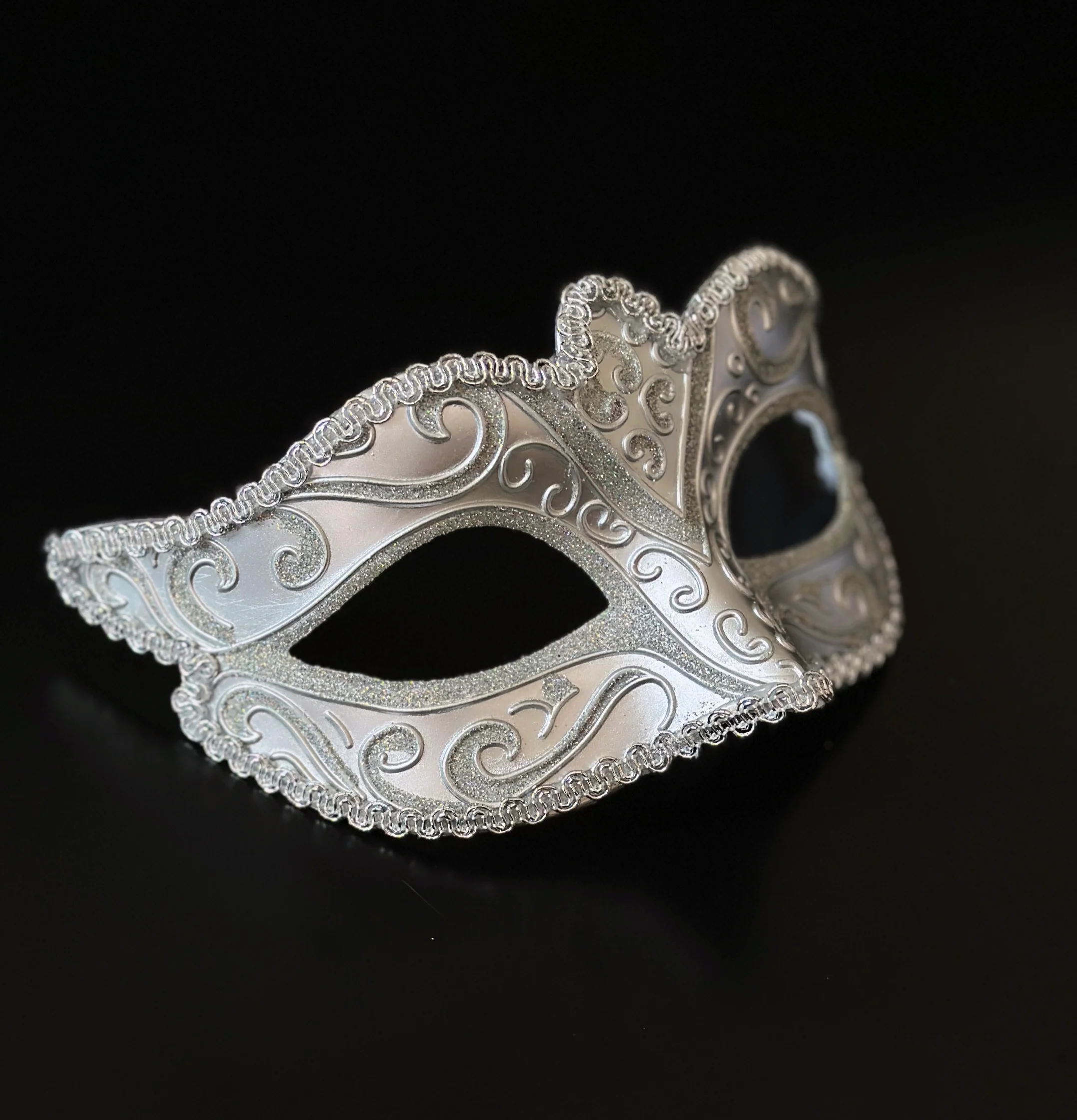 Elegant Venetian Masquerade Mask - Silver - Image 2