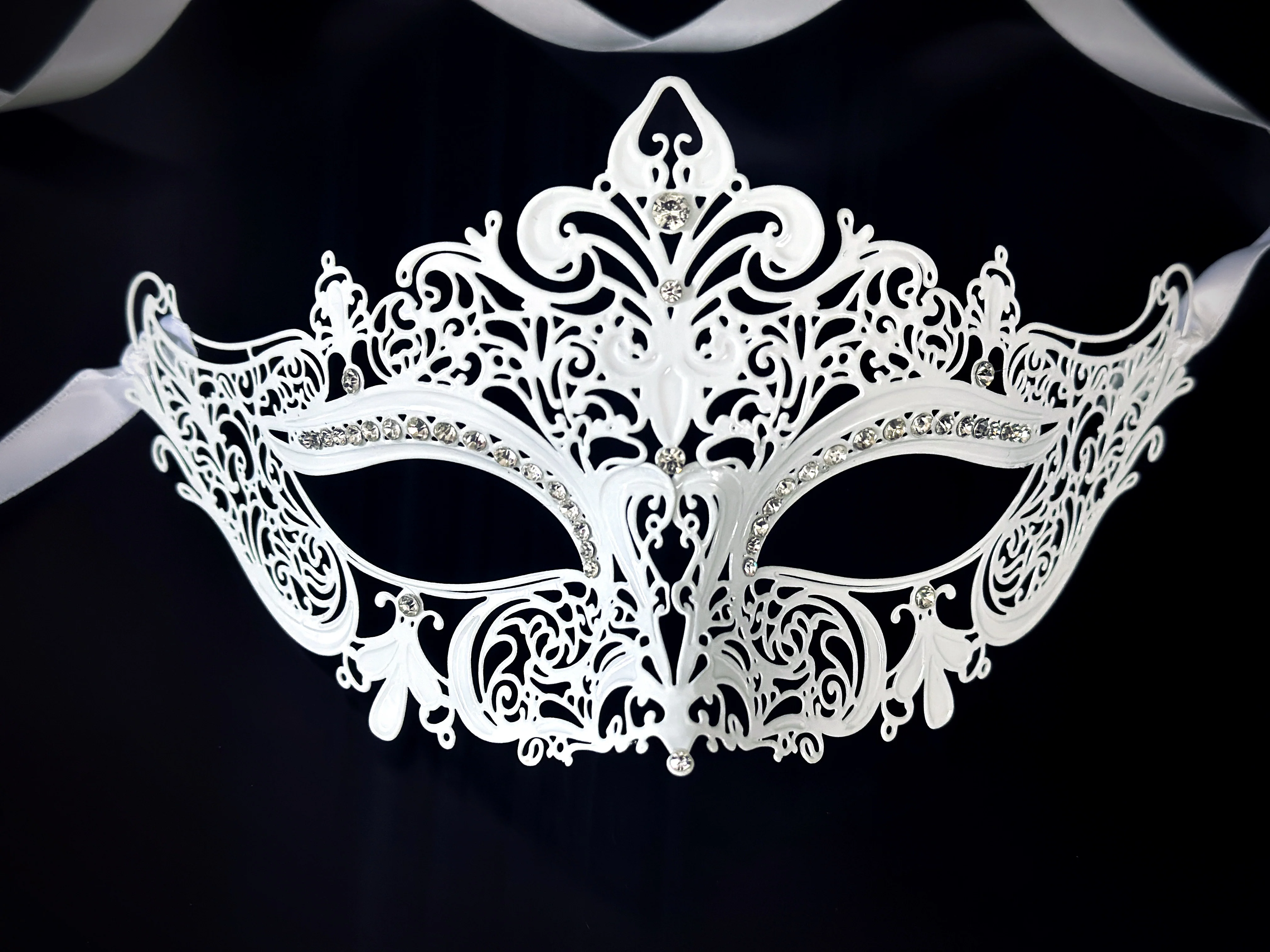 Elegant Venetian Bridal Mask - White - Image 2