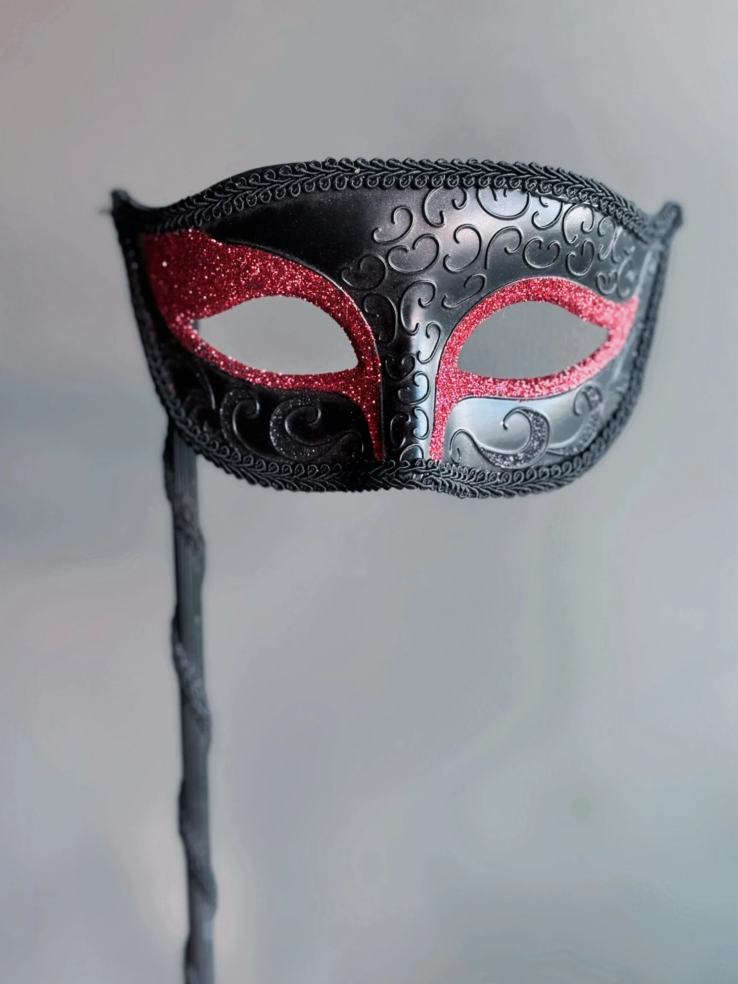 Elegant Venetian Stick Mask - Black/Red